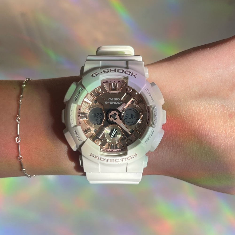 Casino G-Shock white with rose gold interior
